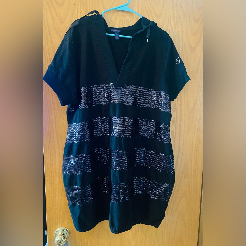 Brand new (without tags) Dereon black hooded sequin dress size 3x.